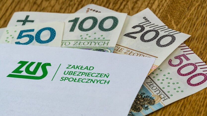 ZUS hat die Auszahlungstermine für März 800 Plus geändert: Die ersten Mittel werden bereits im Februar eingehen