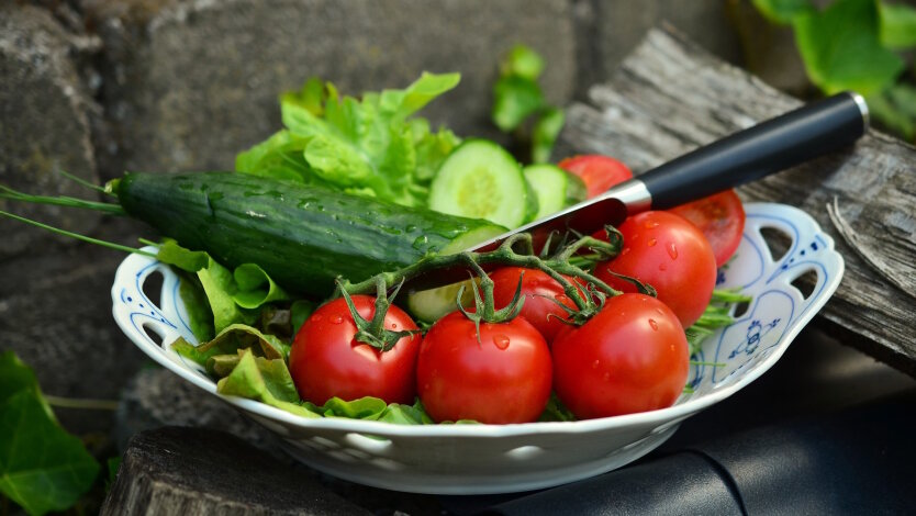 Ukrainern wurde gezeigt, was Ende Februar mit den Preisen für Gurken und Tomaten passiert.