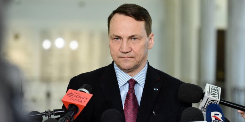 Sikorski discusses with Americans in Washington