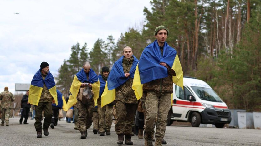 Returned defenders from Russian captivity