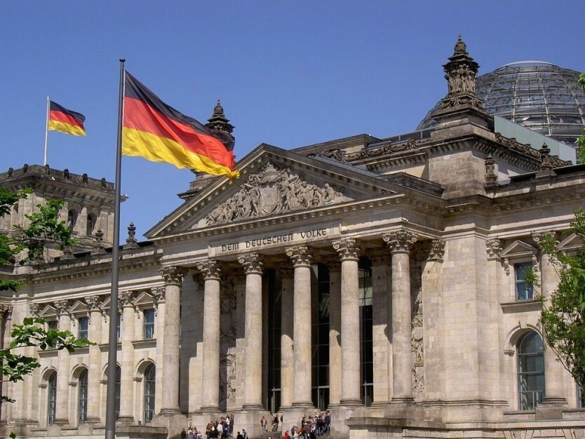 In Deutschland werden die Regeln für den Erhalt der Staatsbürgerschaft und die Aufnahme von Flüchtlingen überprüft