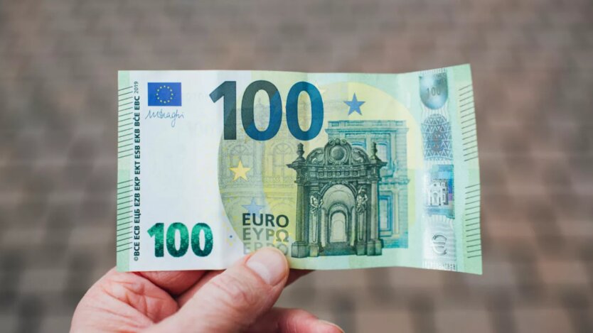 Euro banknotes to change: against the background of new currency