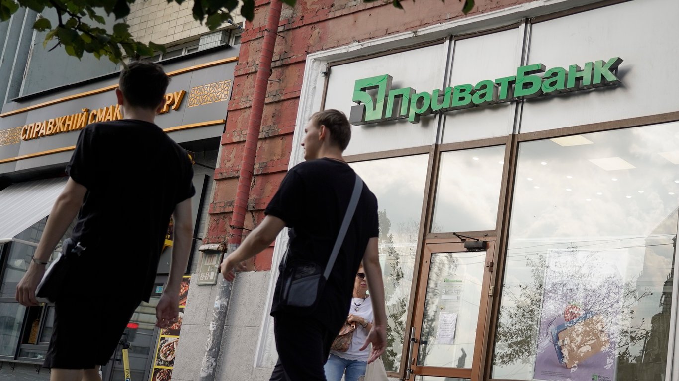 У клієнтки ПриватБанку шахраї списали 76 тисяч — чи допоміг суд